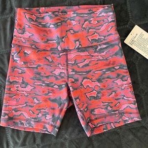 Lululemon Wunder Train HR Short Size 6